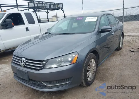 2014 Volkswagen Passat 1.8T S z USA, uszkodzony, nr VIN 1VWAT7A32EC042816
